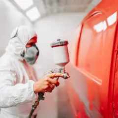 Lakierowanie samochodu sprayem: poradnik DIY. Zrób to sam!