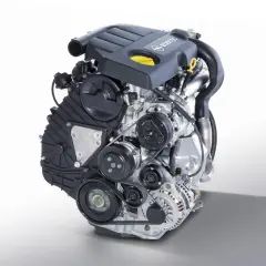 Silnik diesla Opel 1.7 CDTI, znany z Astry H, z widocznym osprzętem i paskami napędowymi.