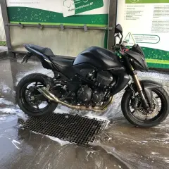 Mycie motocykla na myjni: jak nie zniszczyć maszyny? Poradnik.