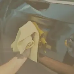 Lśniące auto bez zacieków? Jak dobrze umyć auto na myjni
