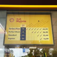 Ile kosztuje mycie auta? Porównanie cen myjni i jak oszczędzać