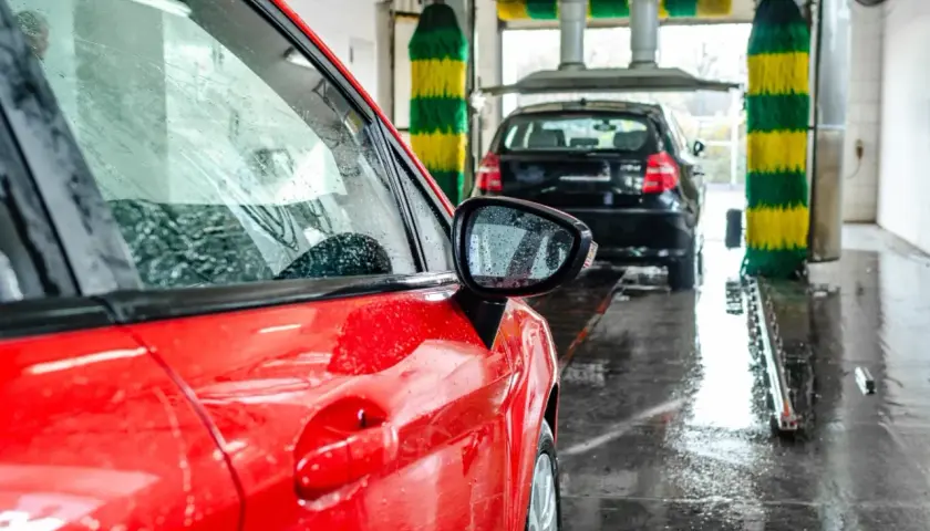 Ceny myjni automatycznych w Polsce: Orlen, BP, Shell jak oszczędzać?