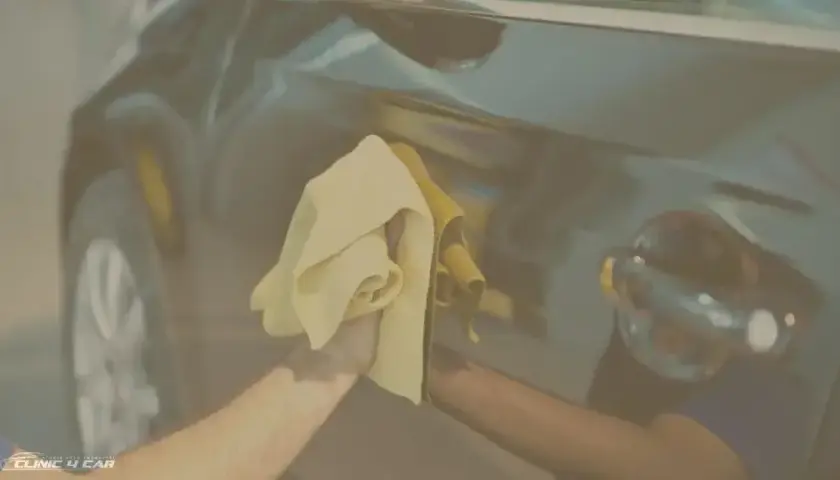 Lśniące auto bez zacieków? Jak dobrze umyć auto na myjni