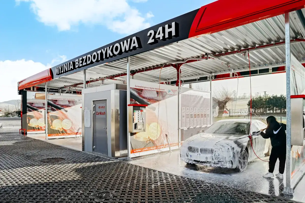 rodzaje myjni samochodowych porównanie