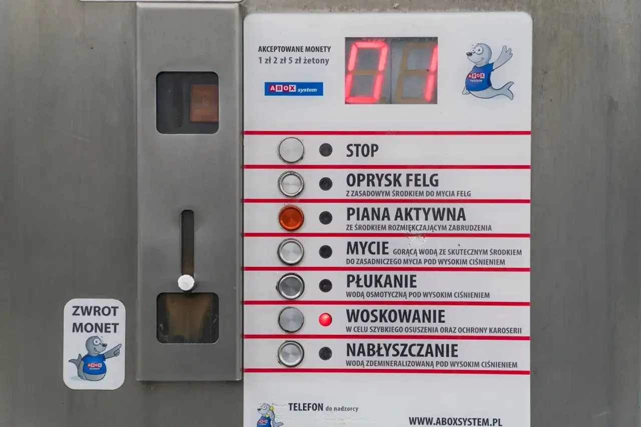 techniki mycia samochodu myjnia bezdotykowa